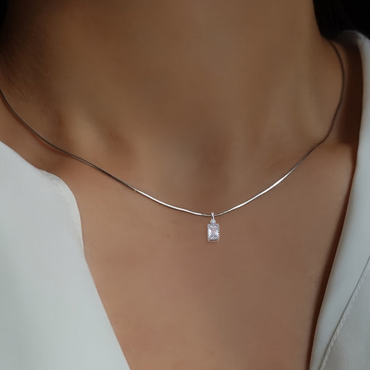 Collana minimalista con pendente quadrato di zirconia cubica, catena a clavicola in acciaio inossidabile, catena a serpente rotonda in acciaio inossidabile